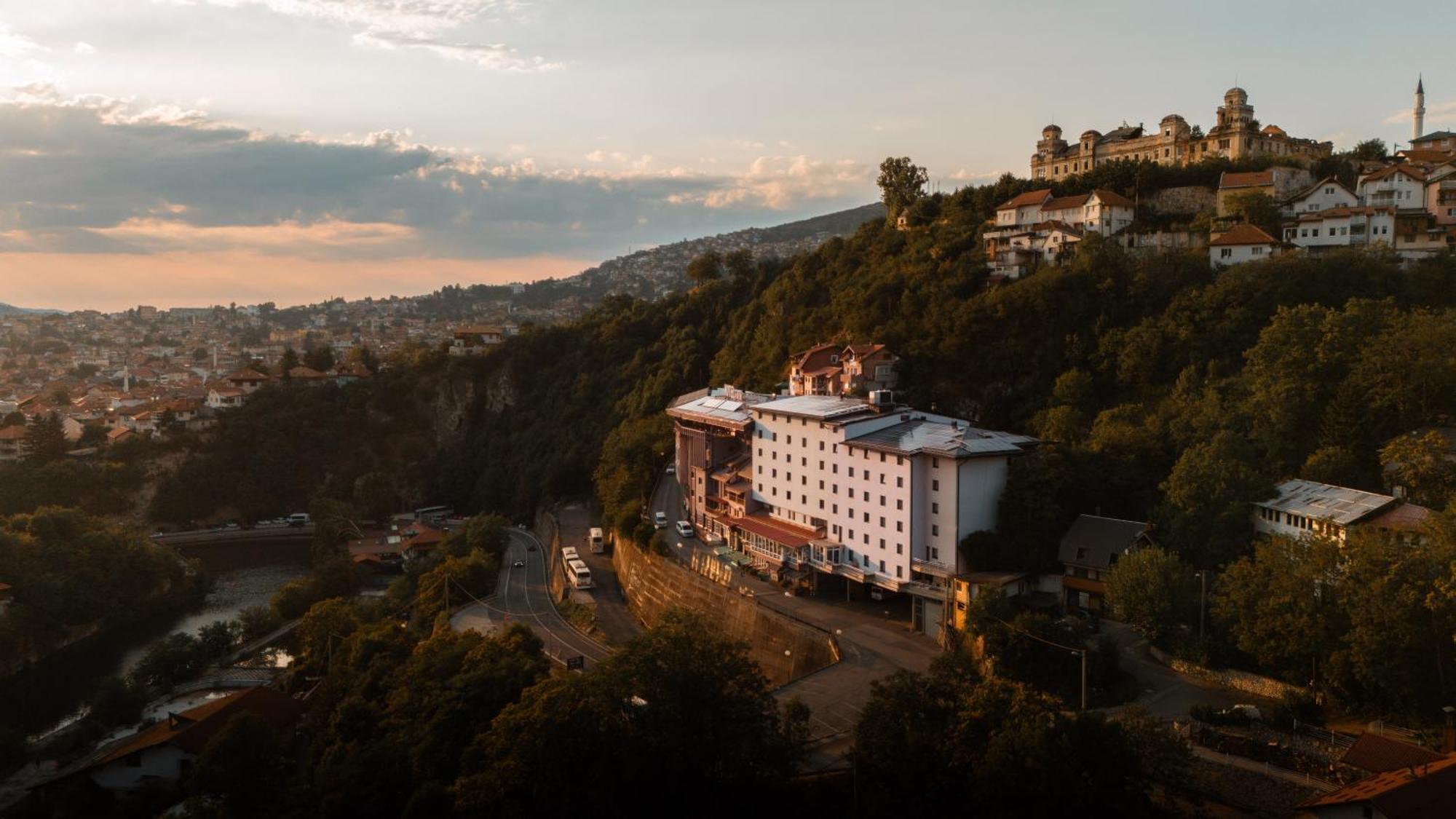 Hotel Saraj サラエヴォ エクステリア 写真